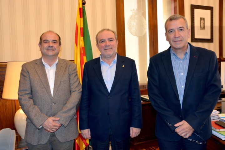 El president de la Diputació de Lleia, Joan Reñé, s'ha reunit amb l’alcalde de Vielha, Juan Antonio Serrano, i el diputat Paco Boya.